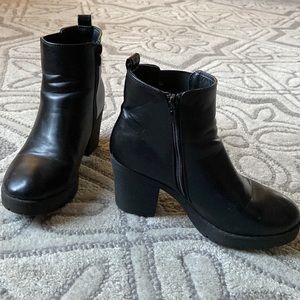 Club 01 chunky boots almost like new